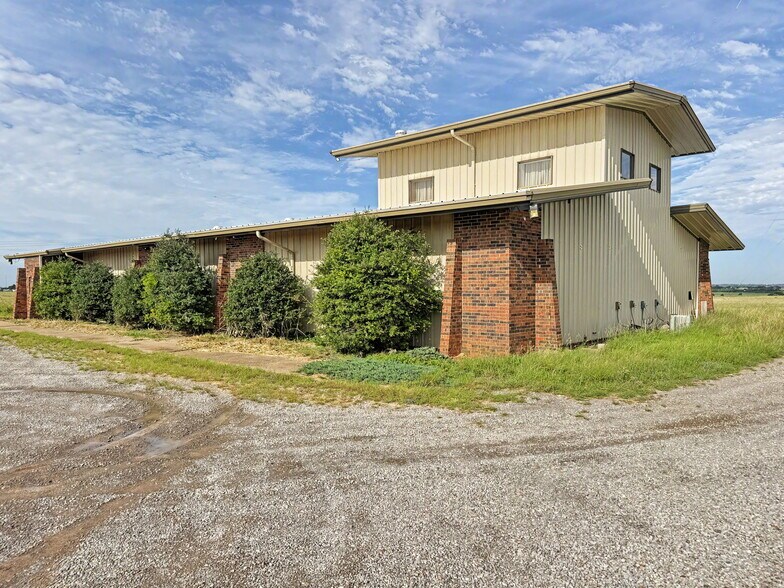 More Photos Of 1515 N Broadway, Hobart Industrial For Sale