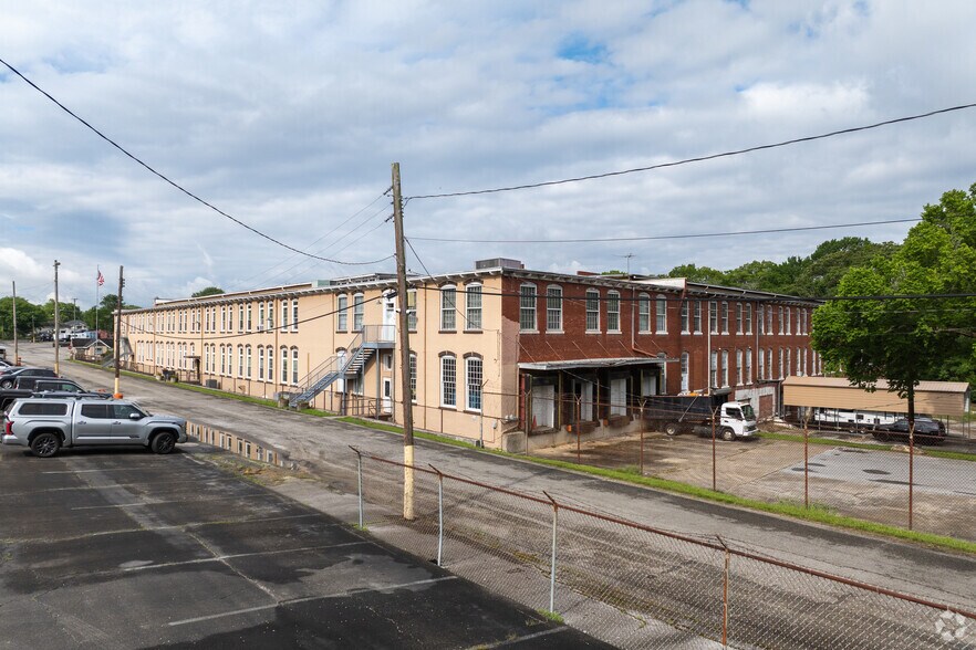 More Photos Of 2001 N Chamberlain Ave, Chattanooga Light Manufacturing For Sale