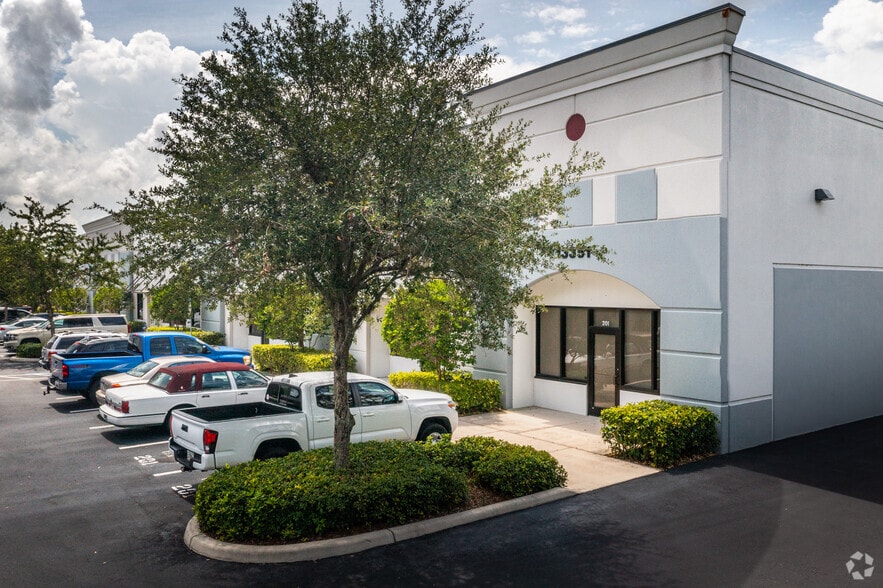 More Photos Of 13351 Saddle Rd, Fort Myers Warehouse For Lease