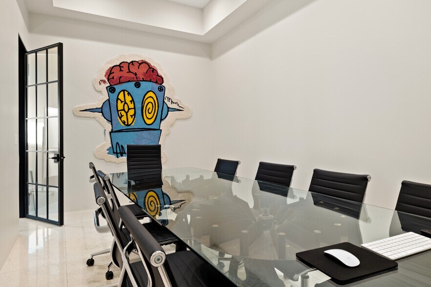 More Photos Of 7207 Melrose Ave, Los Angeles Storefront Retail Office For Lease