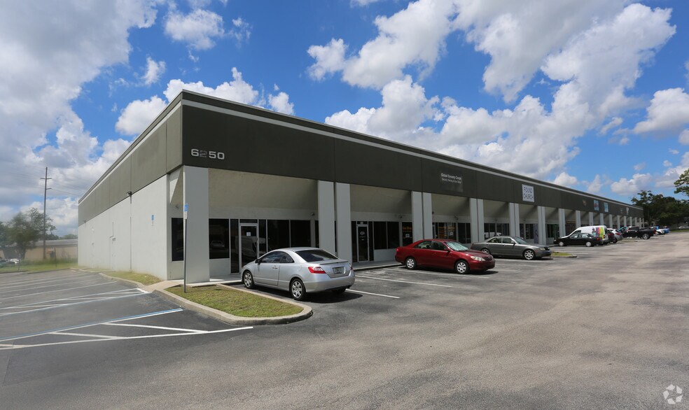 More Photos Of 6250-6270 Edgewater Dr, Orlando Light Distribution For Lease