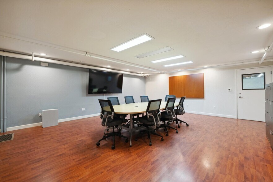 More Photos Of 917 N Amphlett Blvd, San Mateo Warehouse For Sale