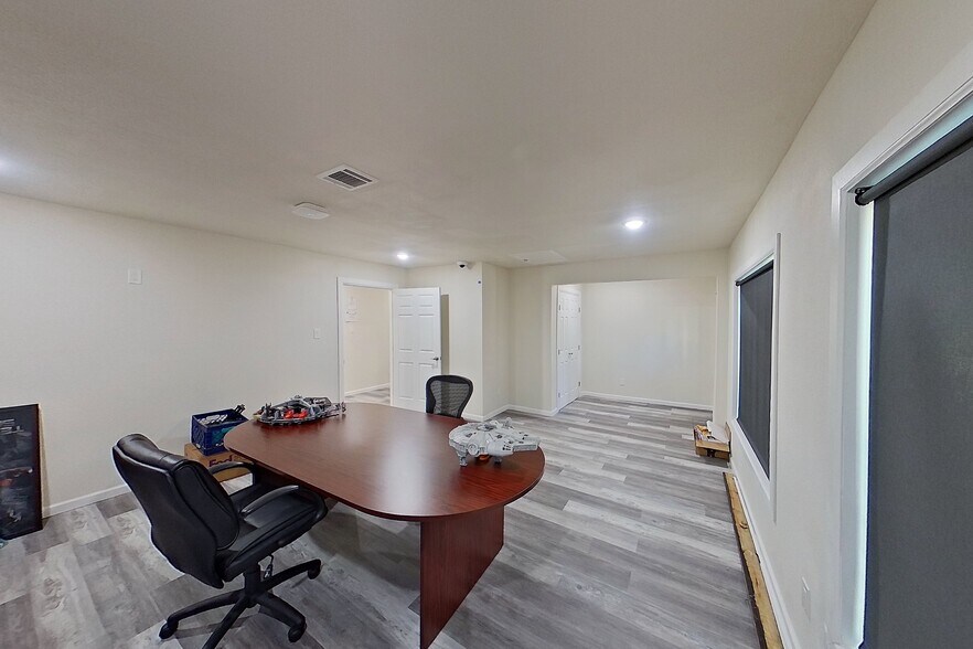 More Photos Of 26519 Oak Ridge Dr, Spring Storefront Retail Office For Sale