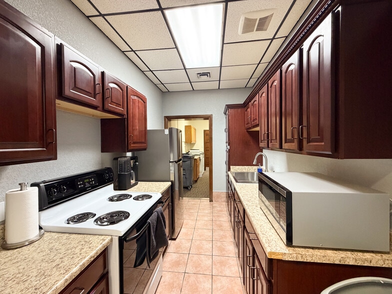 More Photos Of 601 S Rancho Dr, Las Vegas Medical For Sale