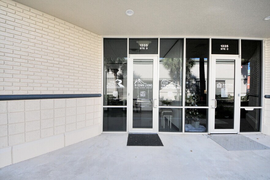 More Photos Of 1335 Space Park Dr, Houston Office For Lease