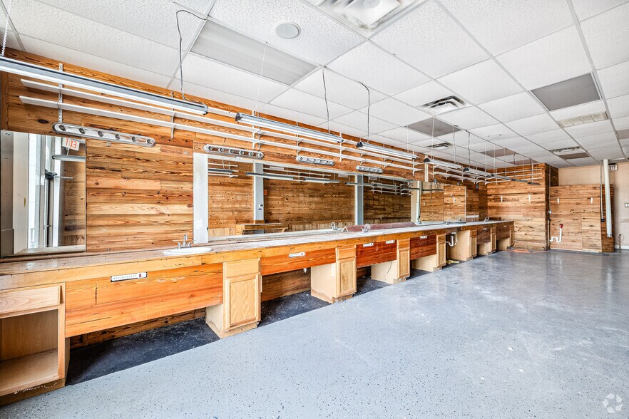 More Photos Of 1351 Boone Avenue Ext E, Kingsland Unknown For Lease