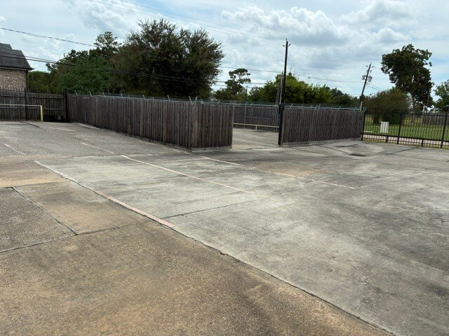 More Photos Of 5902 Spencer Hwy, Pasadena Auto Dealership For Lease