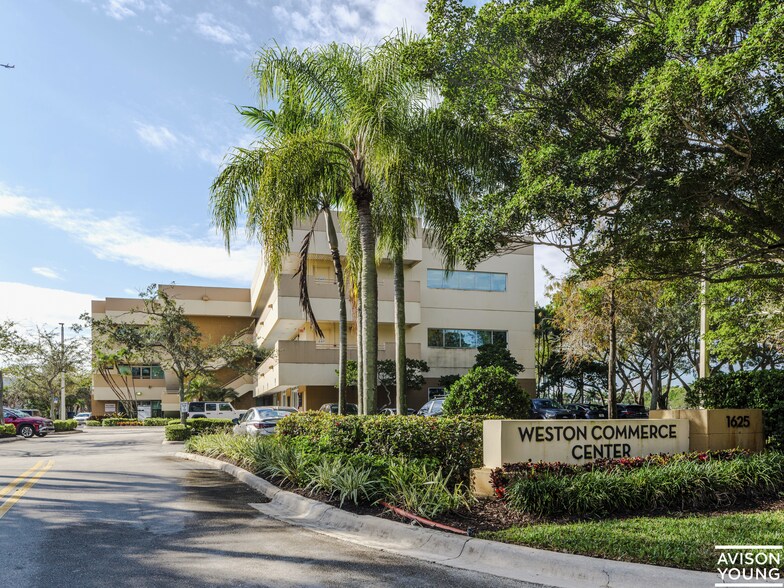 More Photos Of 1625 N Commerce Pky, Weston Medical For Lease