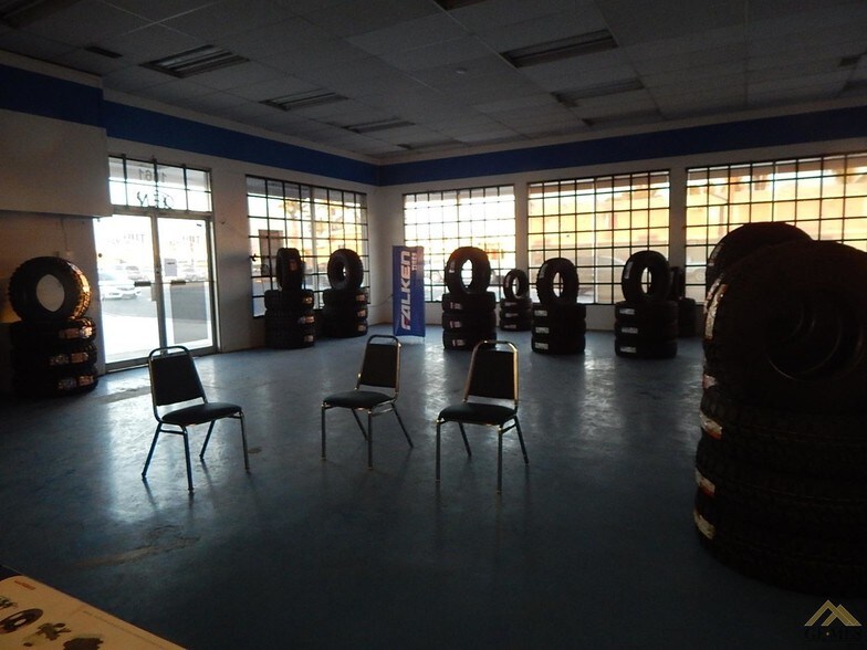 More Photos Of 1661 Union Ave, Bakersfield Auto Repair For Sale