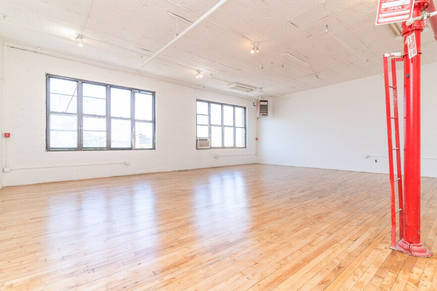 More Photos Of 117 Grattan St, Brooklyn Warehouse For Lease
