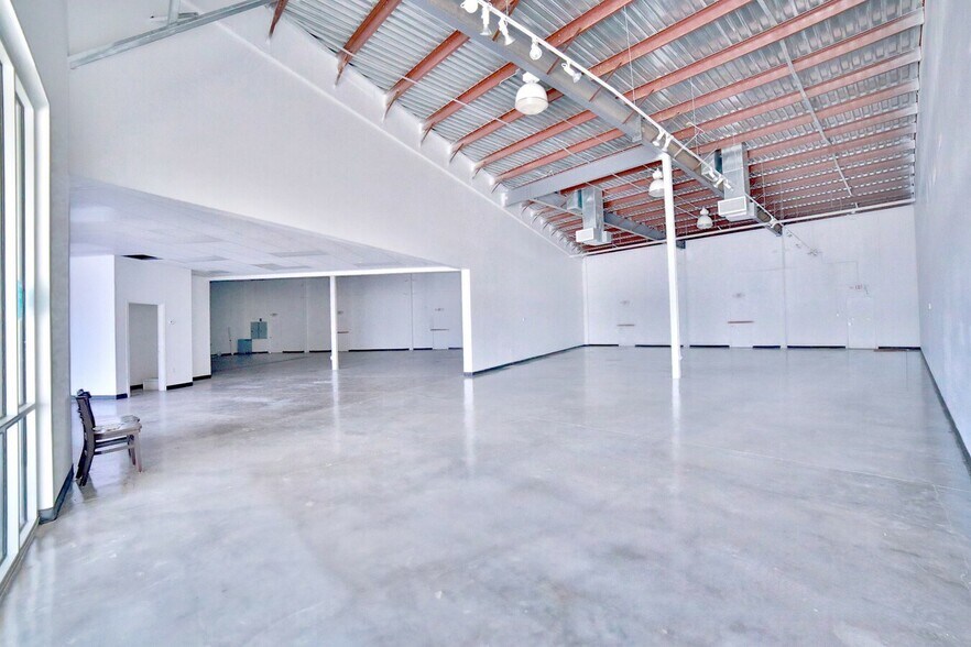 More Photos Of 11130 Gulf Fwy, Houston Storefront Retail Office For Lease