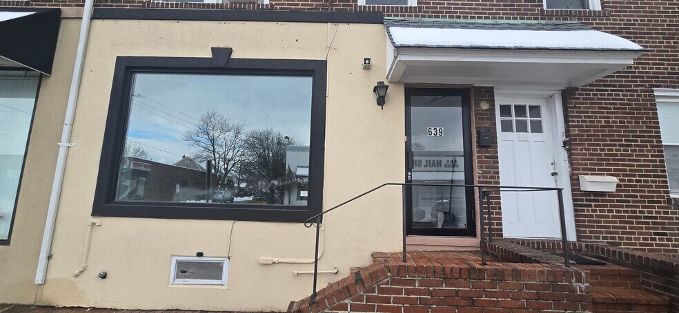 More Photos Of 639 Willis Ave, Williston Park Storefront For Sale