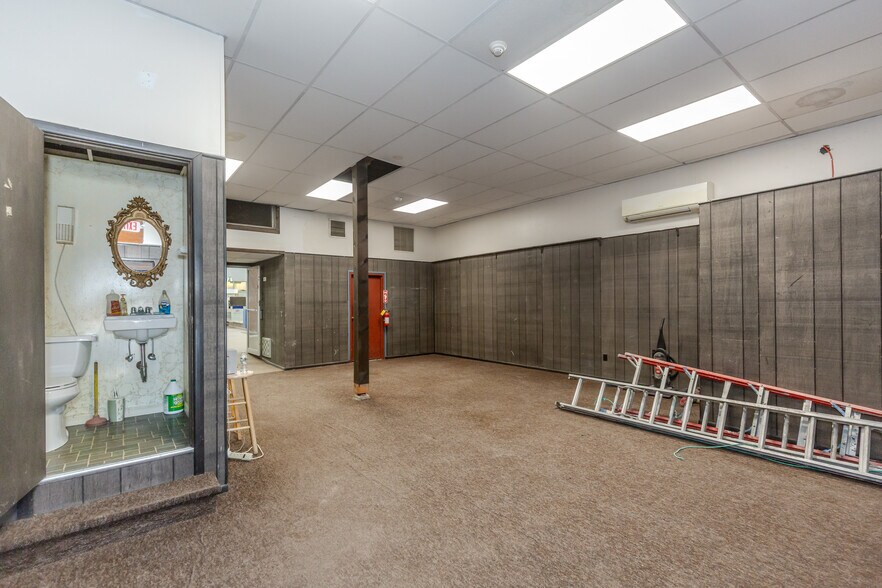 More Photos Of 1243 Main St, West Warwick General Retail For Sale