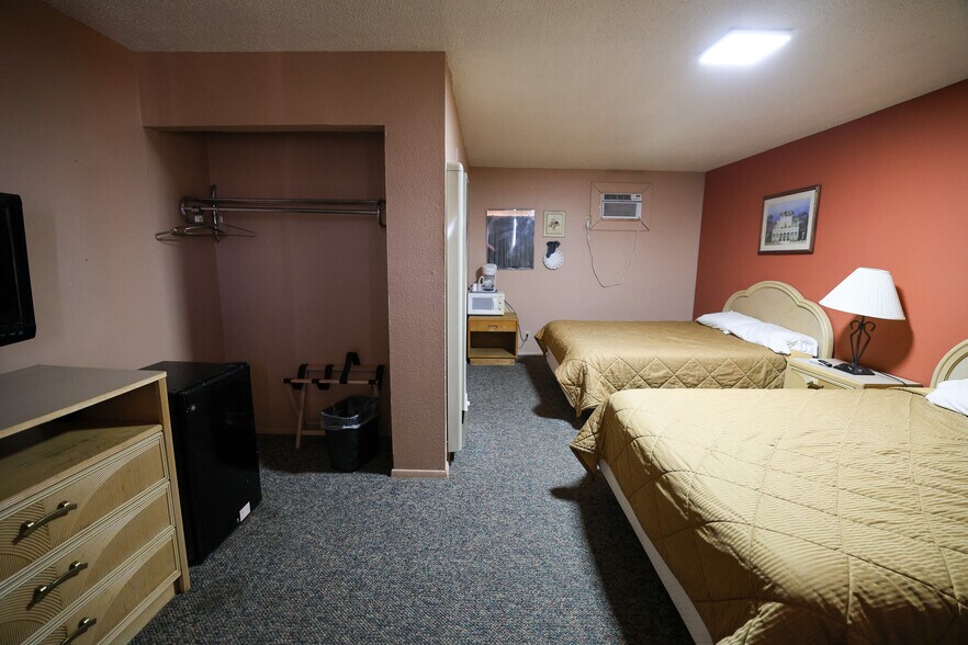 More Photos Of 205 E Broadway St, Fritch Hotel For Sale