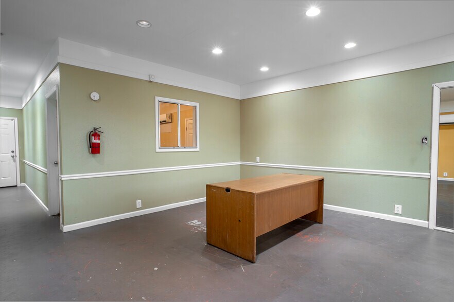 More Photos Of 910 Brenda St, Houston Warehouse For Sale