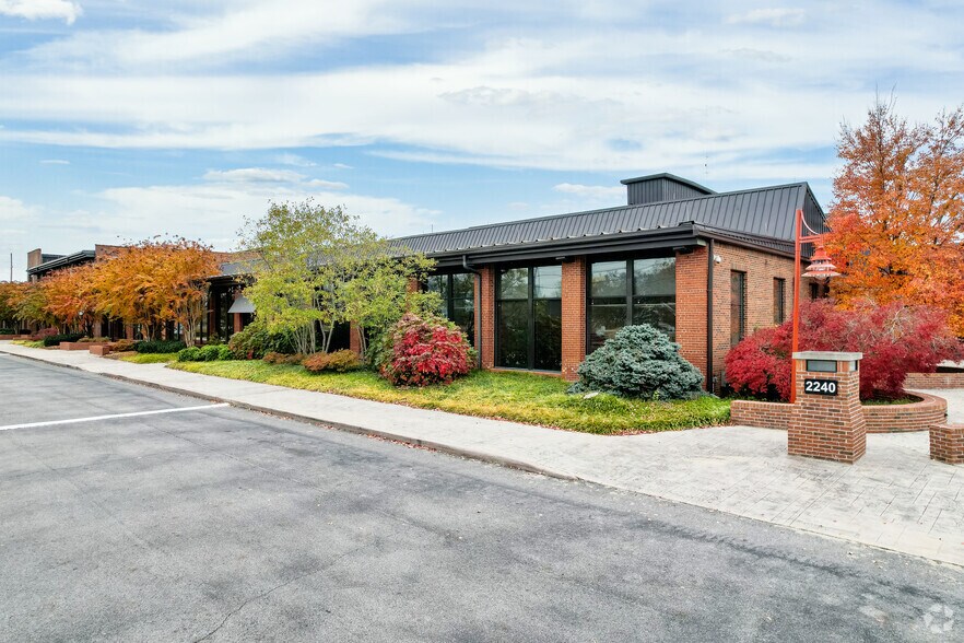 More Photos Of 2200-2300 Sutherland Ave, Knoxville Office For Lease