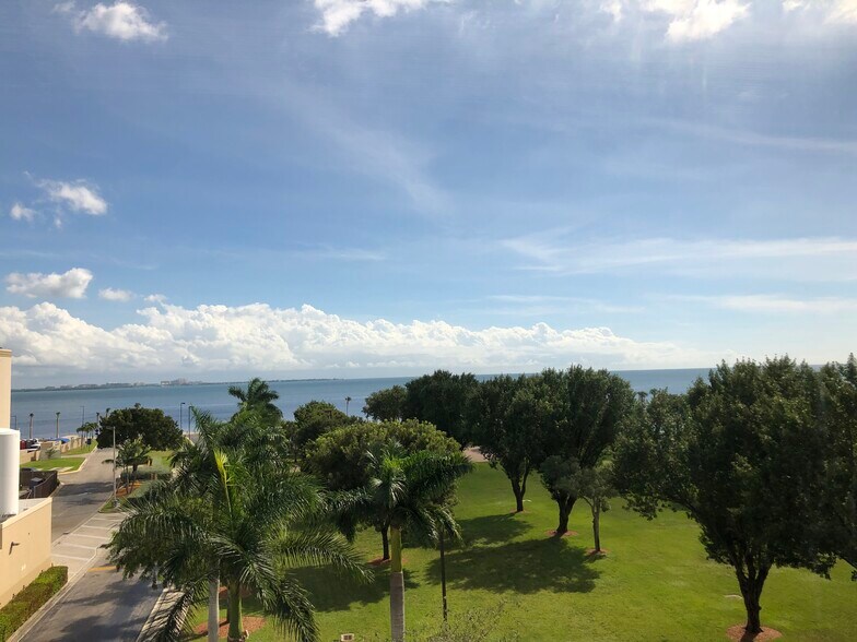 More Photos Of 3683 S Miami Ave, Miami Medical For Lease