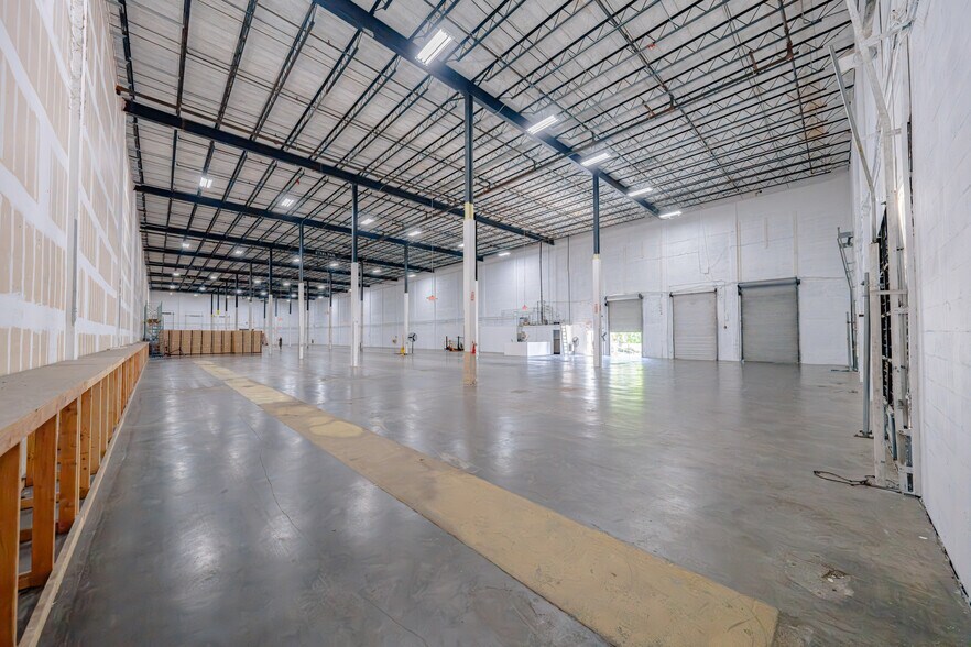 More Photos Of 6001 Powerline Rd, Fort Lauderdale Showroom For Lease