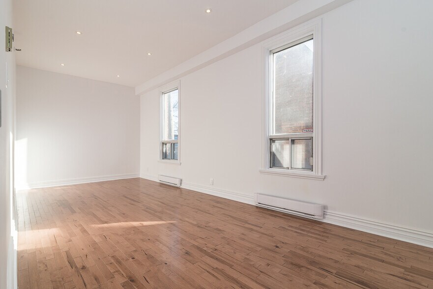 More Photos Of 4363 Rue Saint-Denis, Montréal Storefront Retail Office For Lease