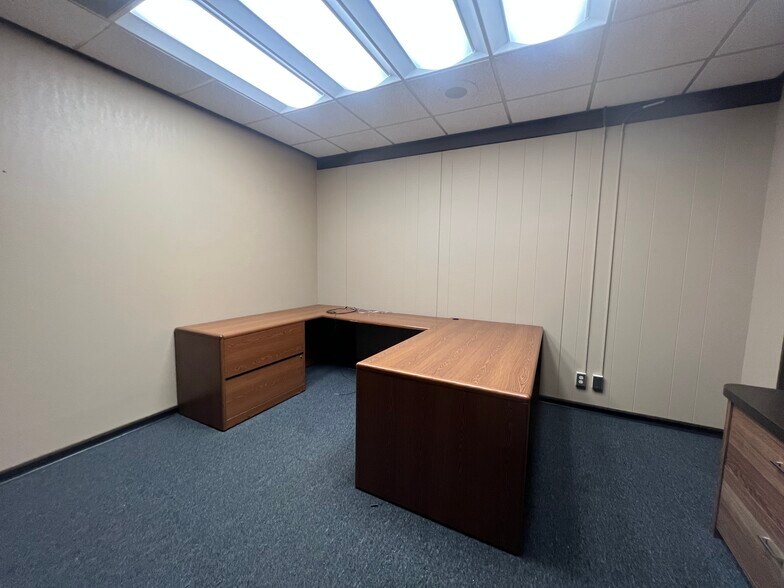 More Photos Of 205 Profit Dr, Victoria Showroom For Sale