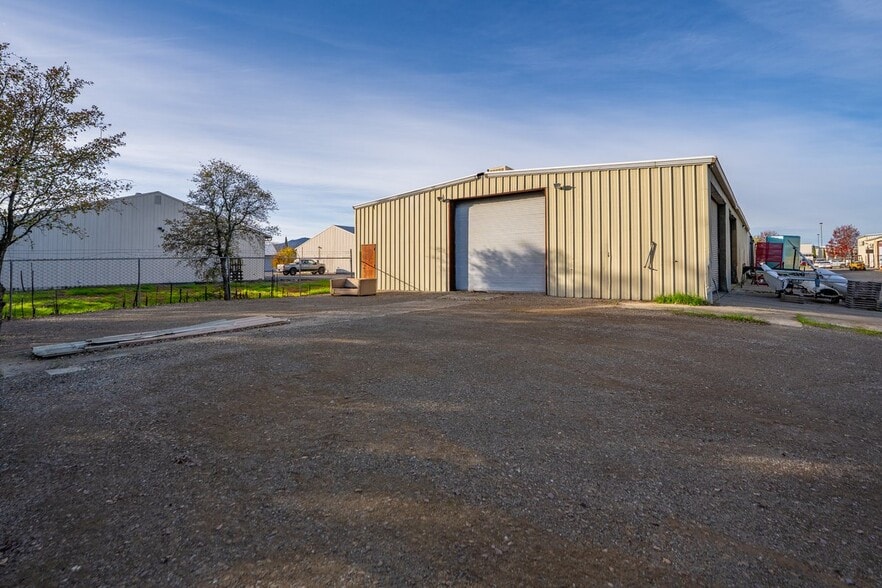 More Photos Of 4311 Caterpillar Rd, Redding Manufacturing For Sale