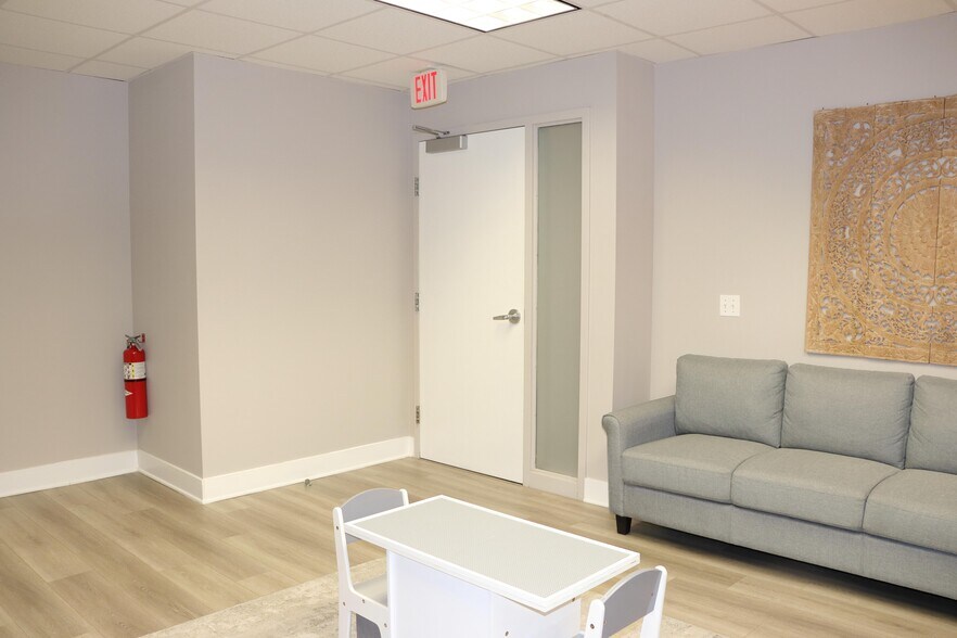 More Photos Of 3930 Walnut St, Fairfax Medical For Sale