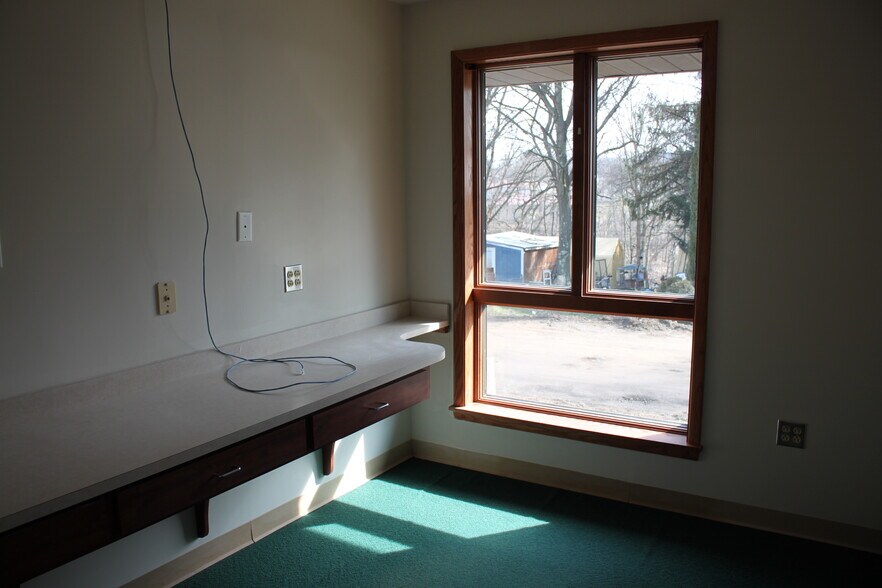 More Photos Of 112 Circle St, Franklin Office For Sale