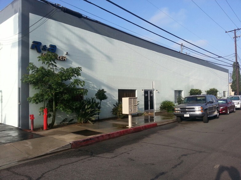 More Photos Of 1339-1341 W Brooks St, Ontario Warehouse For Lease
