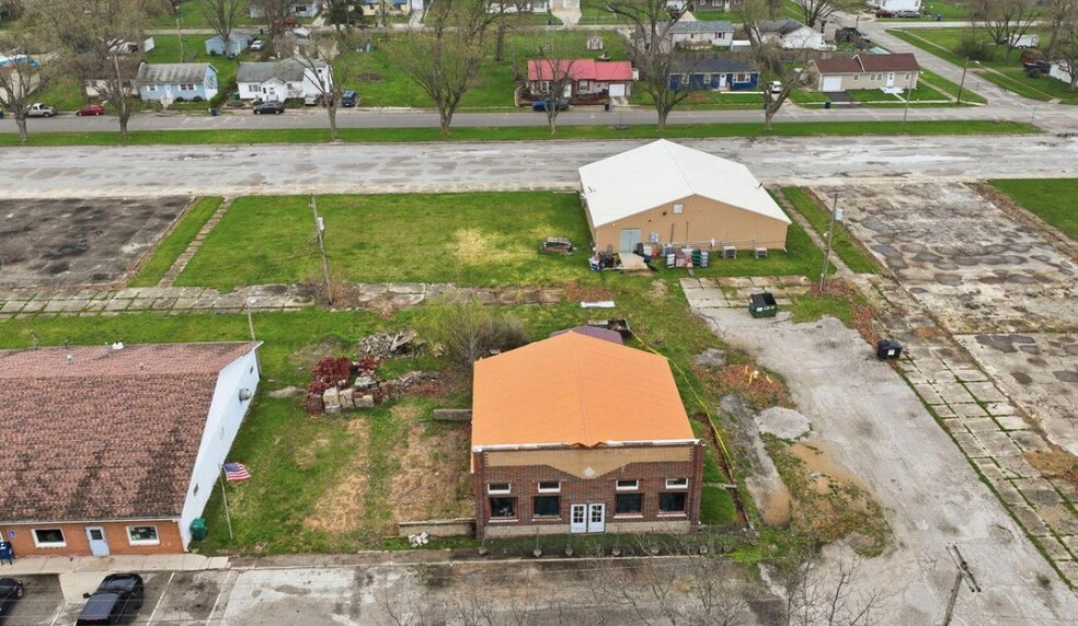 More Photos Of 1605 N Park St, Kingsford Heights Office For Sale