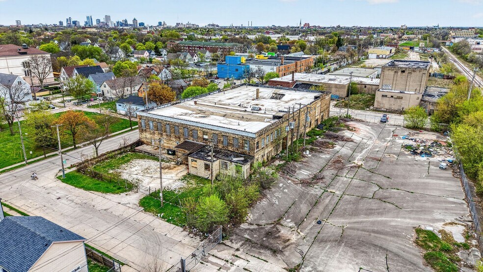 More Photos Of 3000 W Clarke St, Milwaukee Warehouse For Sale