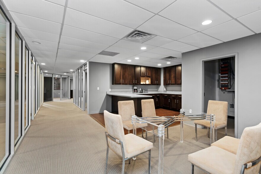 More Photos Of 403-405 N 2nd St, Harrisburg Office For Sale