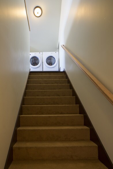 More Photos Of 1634 NW Everett St, Portland Apartments For Sale