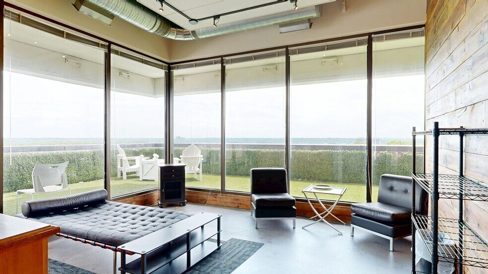 More Photos Of 550 Pharr Rd NE, Atlanta Office For Sale