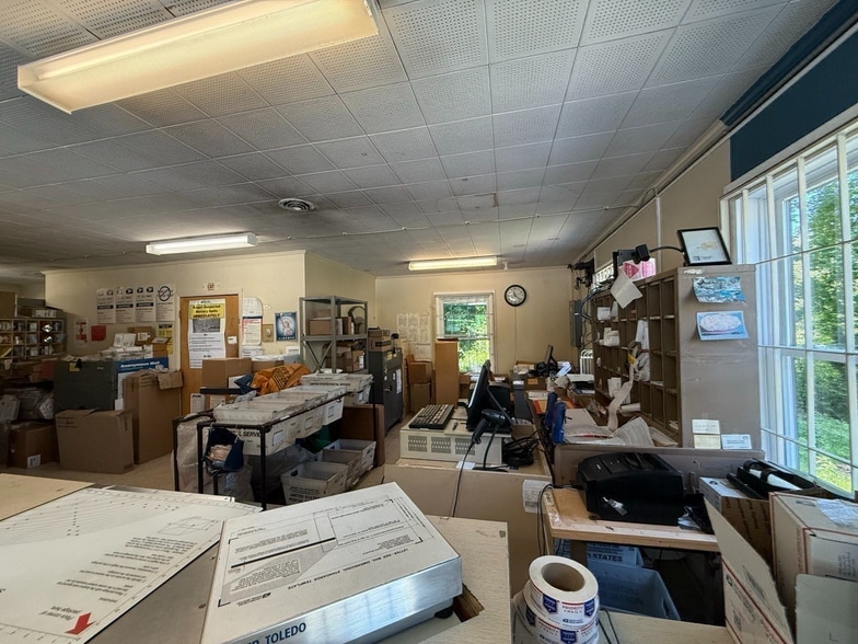 More Photos Of 529 Old County Rd, Westport Post Office For Sale