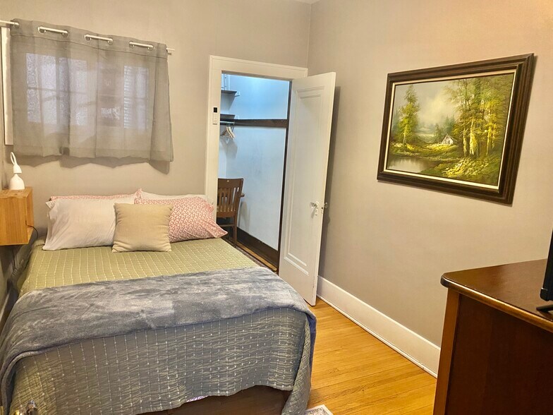 More Photos Of 216 Main St, Woodstock Storefront Retail Residential For Sale