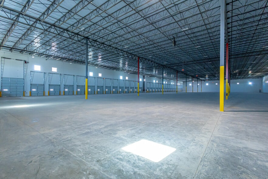 More Photos Of 101 Man United St, Laredo Warehouse For Lease