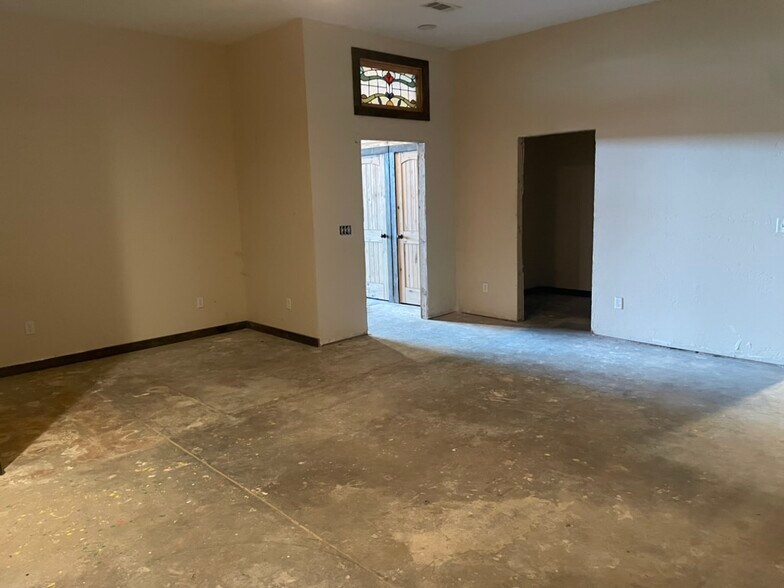 More Photos Of 189 Broadway St, Alba Storefront Retail Office For Sale