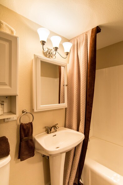 More Photos Of 901 N Sherman St, Denver Apartments For Lease