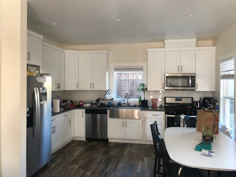 More Photos Of 1449 W 28th St, Los Angeles Apartments For Sale
