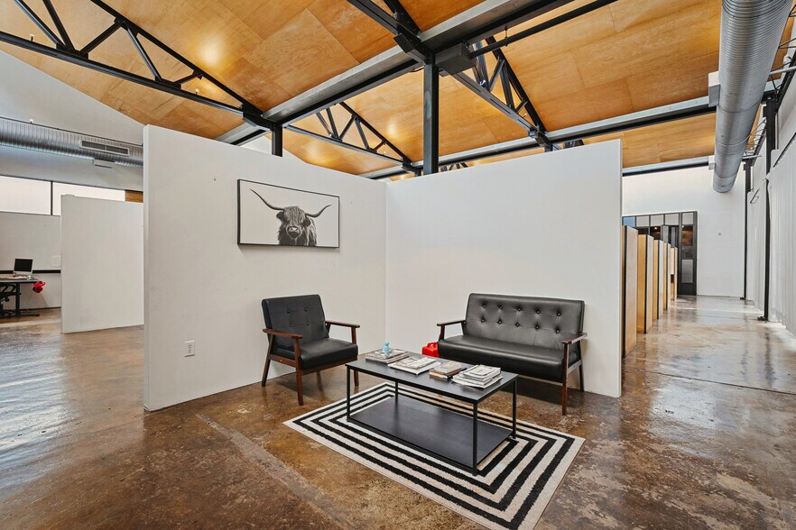 More Photos Of 311-321 Sixth St, San Antonio Office For Sale