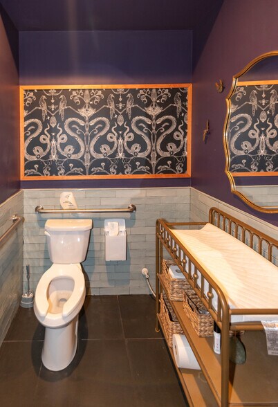 More Photos Of 5800 York Rd, Baltimore Restaurant For Sale