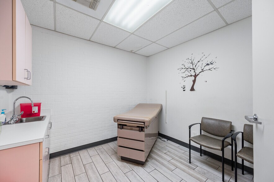 More Photos Of 3339 Fairview St, Pasadena Medical For Lease