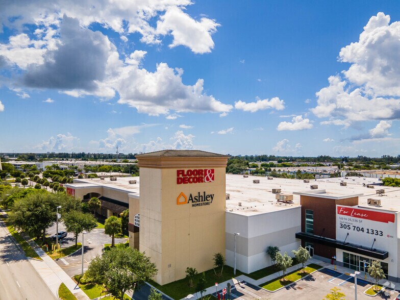 More Photos Of 1400 NW 167th St, Miami Showroom For Lease