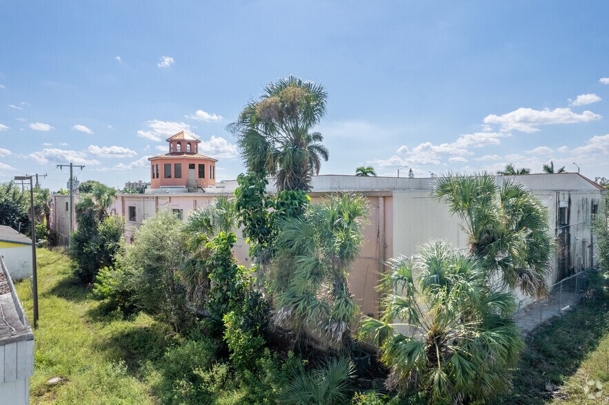 More Photos Of 3049 Cleveland Ave, Fort Myers Medical For Lease
