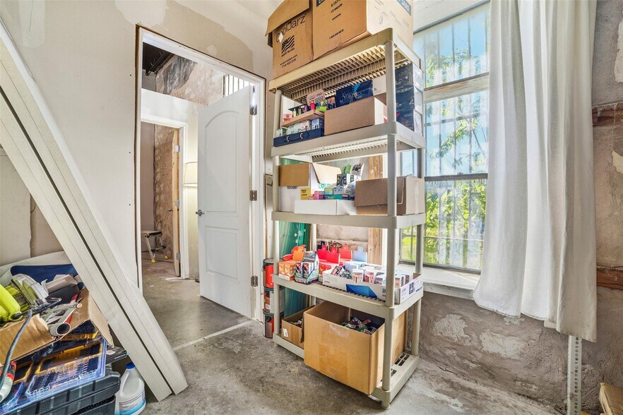 More Photos Of 923 Loop 332, Liberty Hill Storefront Retail Residential For Sale