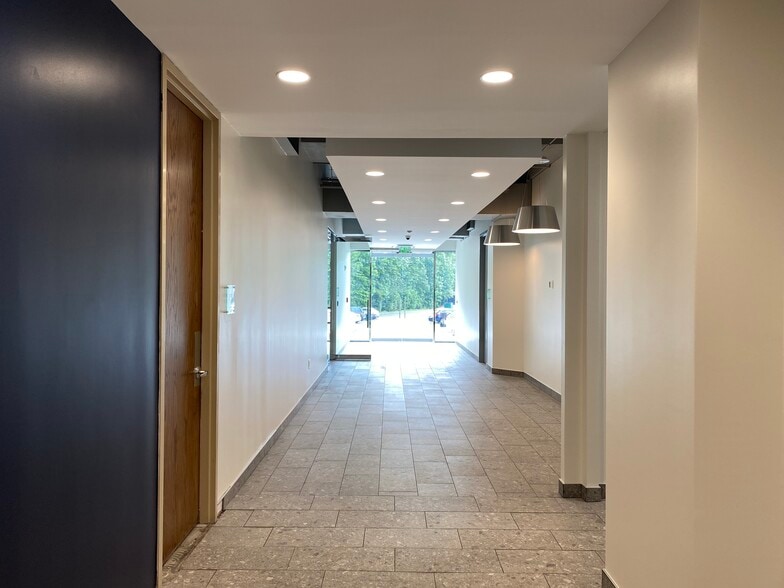 More Photos Of 290 Interstate N Cir SE, Atlanta Office For Lease