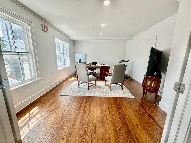 More Photos Of 123 Mason St, Greenwich Office For Lease