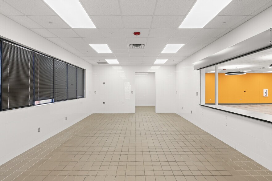 More Photos Of 4201 Del Rey Blvd, Las Cruces Office For Sale