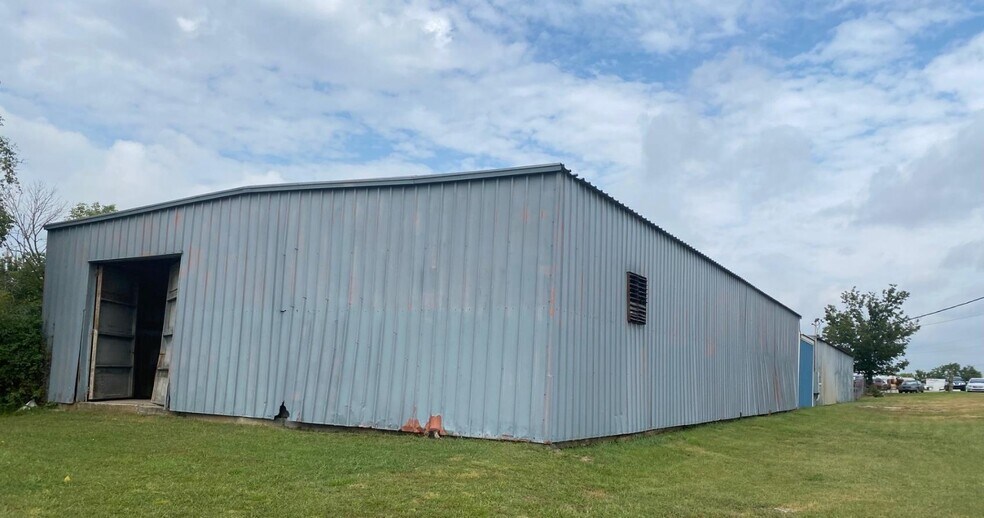 Primary Photo Of 1818 Sparta Pike, Lebanon Warehouse For Sale