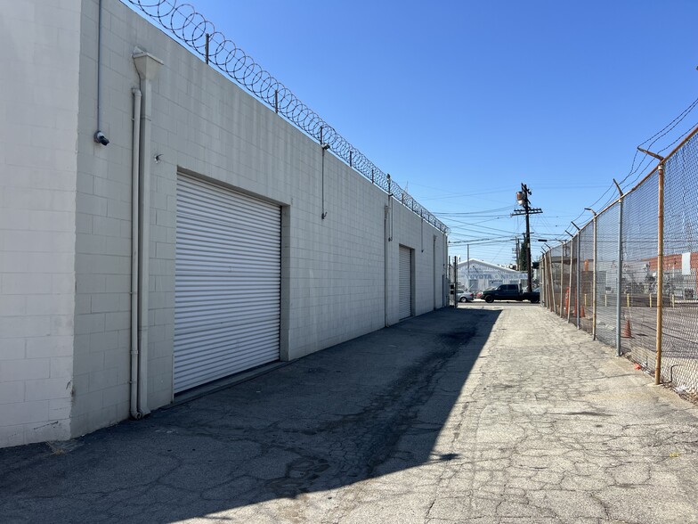 More Photos Of 6878-6880 Beck Ave, North Hollywood Warehouse For Lease